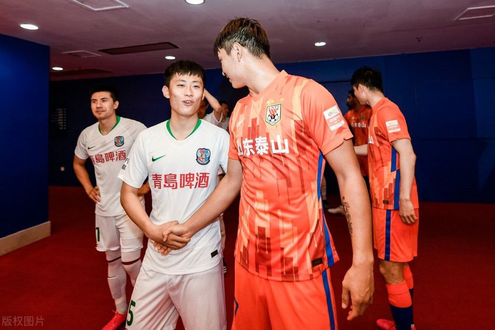 巴萨1-1扳平比分　第40分钟，米格尔-古铁雷斯左路带球推进，一路无人盯防带进禁区抽射得分，赫罗纳2-1再次领先　第80分钟，赫罗纳长传发动进攻，斯图亚尼头球摆渡，瓦勒里冷静晃过孔德的防守轻松推射再下一城，赫罗纳3-1领先　第90+2分钟，费兰低平球送出助攻，点球点附近京多安转身调整后抽射建功帮助巴萨扳回一球，比分改写为2-3　第90+5分钟，赫罗纳后场送出过顶长传，萨维奥接队友做球后挑球传中，后点的斯图亚尼轻松垫射破门，比分改写为2-4　【比赛焦点瞬间】第18分钟，加扎尼加挡出了巴萨绝佳的机会　第31分钟，菲利克斯脚后跟送妙传，坎塞洛跟进近距离的小角度打门被门将封堵　第37分钟，拉菲尼亚禁区内趟球过大错失良机　第39分钟，米格尔禁区内低射稍稍偏出　第53分钟，拉菲尼亚中路的头球攻门没能顶上力量　第59分钟，拉菲尼亚的单刀机会趟球过大被后卫追防破坏　第68分钟，京多安禁区内调整后的打门也是稍稍偏出　第83分钟，赫罗纳再次反击，萨维奥左路一路长驱直入，禁区内小角度的单刀机会被佩尼亚用脸挡出　第90分钟，赫罗纳一连串流畅配合后再次获得禁区内的射门良机，可惜最后的射门稍稍高出　第90+4分钟，莱万好机会的绝平头球，可惜稍稍偏出　下半场补时5分钟。